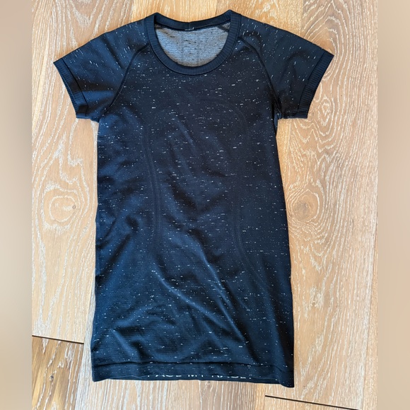Lululemon Swiftly Tech Short Sleeve Crew black/white - Picture 3 of 7